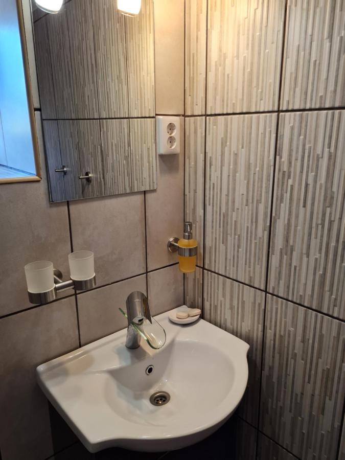 Anna Bella Apartman Гюла Екстериор снимка
